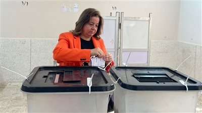 الرئيس التنفيذي لصندوق الإسكان الاجتماعي تُدلي بصوتها في انتخابات مجلس الشيوخ