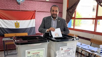 النائب محمد شبانة يدلي بصوته في انتخابات مجلس الشيوخ