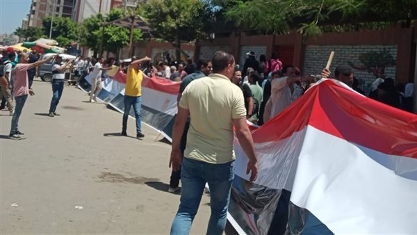 رفع علم مصر بطول