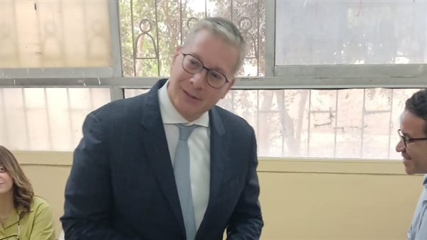 وزير البترول خلال