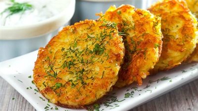 طريقة عمل العجة المصرية بالبطاطس.. وصفة سريعة دون سلق 