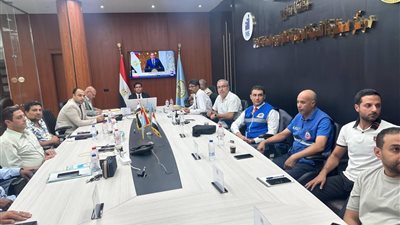 محافظ مطروح يتابع إغلاق صناديق الاقتراع وأعمال فرز الأصوات بانتخابات الشيوخ