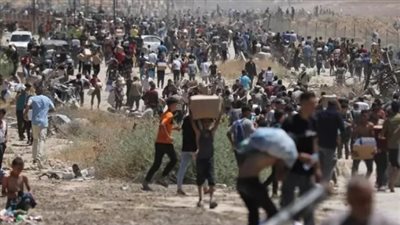 20 شهيدًا وعشرات المصابين في انقلاب شاحنة فوق منتظري المساعدات بغزة