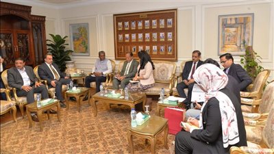 محافظ أسيوط وسفير الهند يبحثان آفاق الشراكة في الثقافة والاستثمار والزراعة