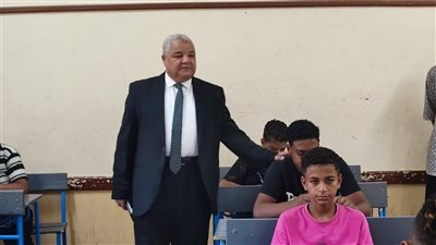 وكيل تعليم الأقصر يتفقد امتحانات الدور الثاني للشهادة الإعدادية ويشدد على الانضباط داخل اللجان