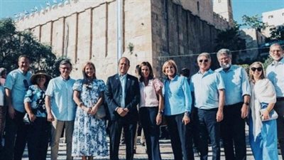 خطوة استفزازية.. رئيس مجلس النواب الأمريكي يقتحم الحرم الإبراهيمي لأول مرة في التاريخ 