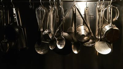 3 أدوات مطبخ يومية تضر بالصحة.. تعرف عليها