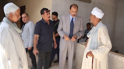 محافظ سوهاج يوجه بإحالة رئيس قرية الحواويش والسكرتير ومدير الشئون الإدارية للتحقيق