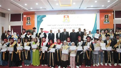 محافظ الوادي الجديد يُكرّم أوائل الشهادات العامة والأزهرية والفنية 