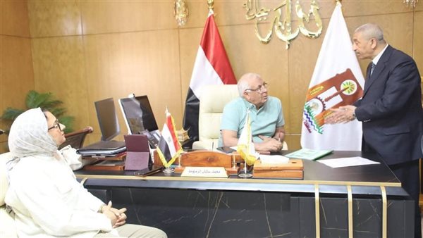 جانب من لقاء محافظ