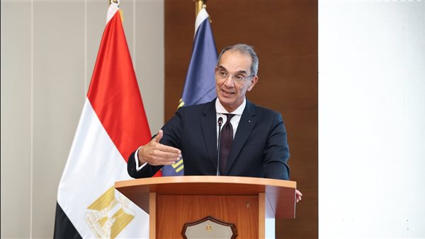 وزير الاتصالات خلال