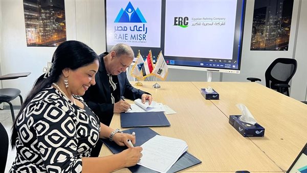 لحظة توقيع البروتوكول