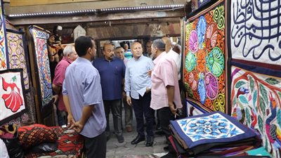 محافظ القاهرة: إنشاء مركز للحرف التراثية والتوسع في إقامة المعارض بالدرب الأحمر والخيامية 