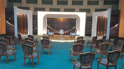 صور جديدة من ستديو أحمد زويل استعدادا لصالون ماسبيرو الثقافي