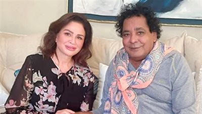 إلهام شاهين تطمئن الجمهور على الحالة الصحية للكينج محمد منير بعد مغادرته المستشفى: مبسوط إنه منور بيته