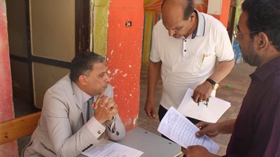  لأكثر من 24 ألف طالب.. مدير تعليم الجيزة يتابع تسليم أوراق امتحان الشهادة الإعدادية الدور الثاني اليوم 