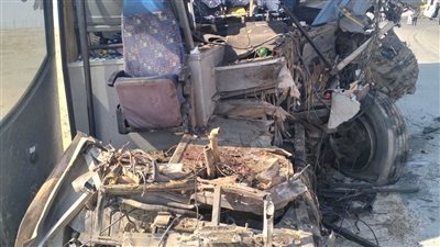 رفع آثار حادث تصادم أتوبيس بسيارتي نقل تسبب في مصرع 7 أشخاص وإصابة 44 آخرين ببني سويف