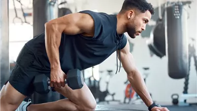 تحذير طبي من خطأ قاتل في الاستحمام.. شاب يدخل العناية المركزة بسبب عادة شائعة بعد التمرين