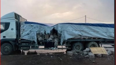  طائرات إسرائيلية تسقط قنابل على شاحنات مساعدات خلال دخولها قطاع غزة