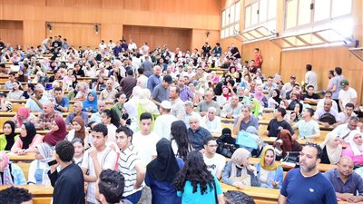 توافد آلاف الطلاب على جامعة سوهاج الأهلية في أول أيام التقديم