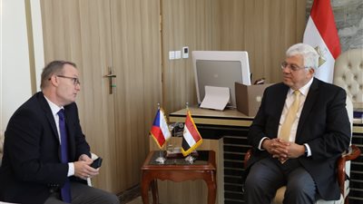 وزير التعليم العالي يستقبل سفير التشيك لبحث تعزيز الشراكة الأكاديمية والبحثية بين البلدين