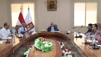 للحد من حوادث الطرق.. نائب محافظ الوادي الجديد تترأس اجتماع مبادرة خطوة للأمان