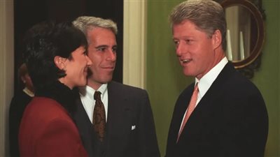 26 رحلة و17 زيارة للبيت الأبيض.. هل استخدم جيفري إبستين كلينتون كسلاح استخباراتي لصالح الموساد؟