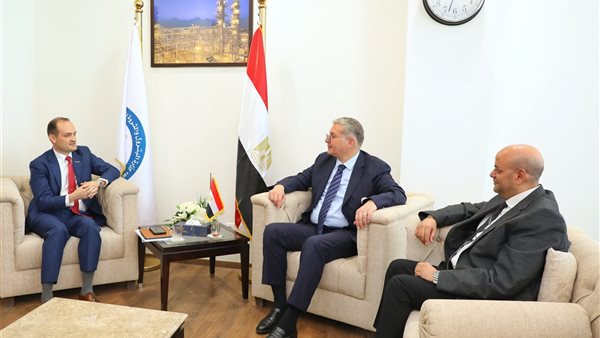 وزير البترول مع رئيس