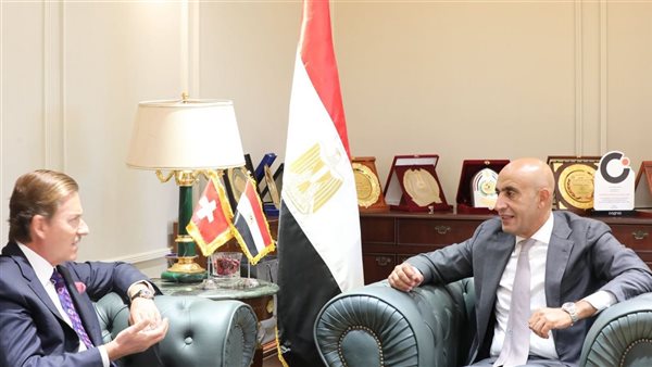 جانب من اجتماع وزير