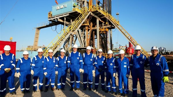 عمال الشركة 