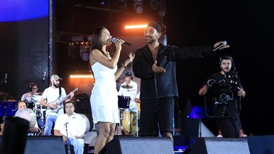 بحفله في هايد بارك seashore.. أحمد سعد يدعو كارمن سليمان لمشاركته غناء اختياراتي على المسرح