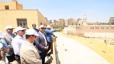 وزير الإسكان ومحافظ القاهرة يتفقدان مكونات مشروع حدائق تلال الفسطاط بمنطقة مصر القديمة