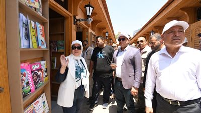 وزير الإسكان يوجه بسرعة الانتهاء من تطوير مبنى جراج الأوبرا والمنطقة المحيطة بحديقة الأزبكية