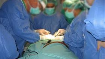 زوجة موظف بوزارة الصحة السعودية تتهم جراحًا وطبيب تخدير في وفاته خلال عملية جراحية بالطالبية