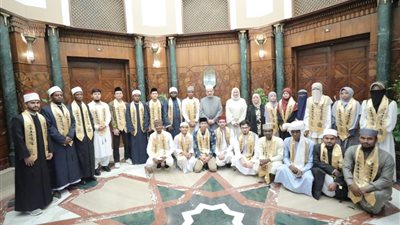 شيخ الأزهر يستعيد ذكريات حفظ القرآن في الكُتَّاب: المُحفظ كان يجلس على حصير ونحن على التراب