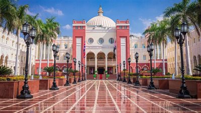 أول رد من الجامعة البريطانية في مصر على مزاعم منح الفنان أحمد فلوكس الدكتوراه الفخرية