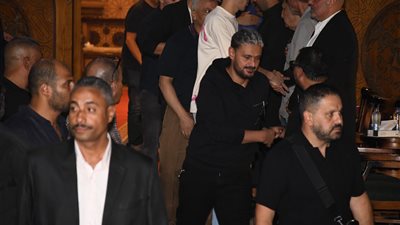 رامز جلال وأشرف زكي وإدوارد يقدمون واجب العزاء في الراحل سيد صادق 