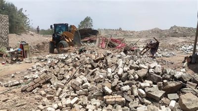 إزالة 12 حالة تعدٍ وقطع المرافق عن غير الملتزمين بسداد أقساط التقنين في أسوان