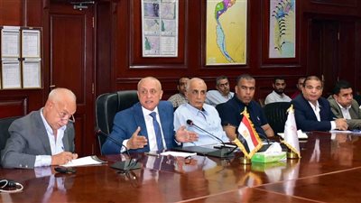 محافظ الأقصر يبحث تفاصيل مشروع القطار السريع ومساره بالمحافظة