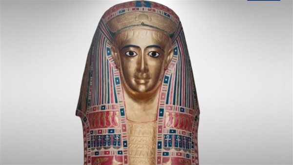 قناع ذهبي نادر