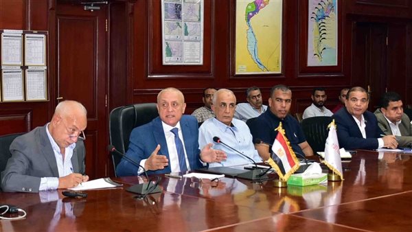 محافظ الأقصر يبحث