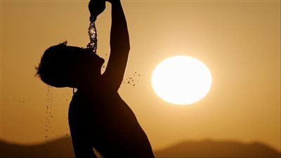 بسبب حرارة الجو.. الأردن يحظر العمل بين الساعة 12 ظهرًا و4 عصرًا في أعمال محددة