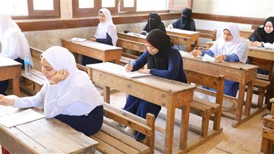 بعد فصل مئات الطلاب بسبب الغياب.. التعليم تشدد على الانضباط اليومي وتسجيل الغياب بدقة