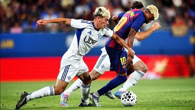 برشلونة يتوج بكأس خوان جامبر بعد الفوز على كومو الإيطالي بنتيجة 5-0