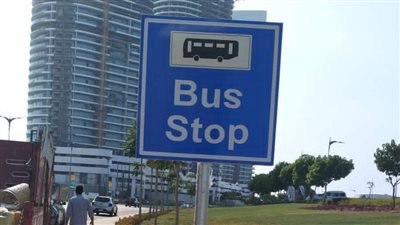 جهاز العلمين الجديدة يبدأ تشغيل منظومة أماكن توقف باصات النقل العام