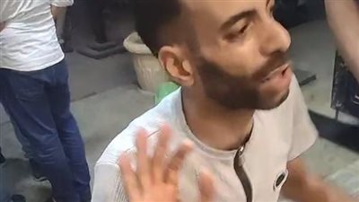 دخل يعمل عملية حصوة طلع جثة.. شاب يستغيث بعد وفاة شقيقه داخل مستشفى خاص بالمحلة