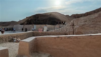 الصور الأولى لـ حريق كافيتريا وادي الملوك الأثرية في الأقصر