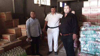 جهاز 6 أكتوبر يشن حملة إشغالات مكبرة بمنطقة الحصري.. ويصدر 8 قرارات لإزالة مخلفات تغيير نشاط