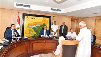 محافظ الفيوم يوجه بتوفير مساعدات مالية وتيسير إجراءات المعاشات للحالات الأولى بالرعاية