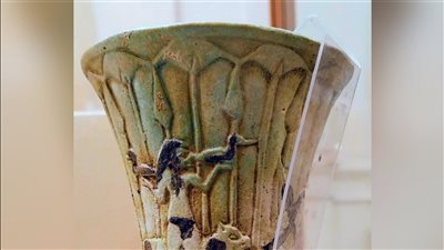 المتحف المصري بالتحرير يعرض كأسًا نادرًا على شكل زهرة اللوتس